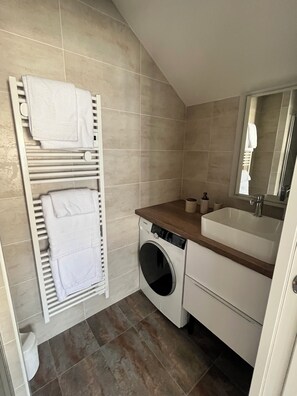 Bathroom - Charming cottage (Le Mans)