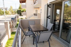 Outdoor dining - Dream  (Aigialeia)