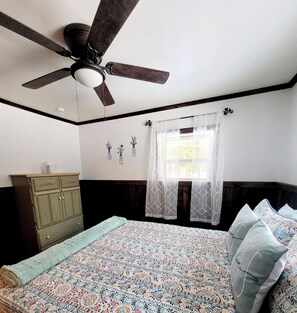 3 bedrooms, travel cot, WiFi, bed sheets - 3-bedroom house in beautiful Fairview with cool AC breeze (Fairview)