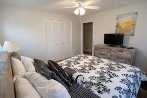 5 bedrooms, iron/ironing board, WiFi, bed sheets
