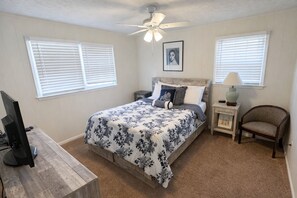 5 bedrooms, iron/ironing board, WiFi, bed sheets