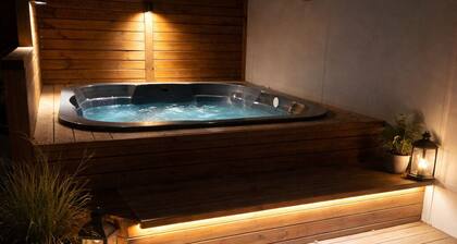 Spacious 4-bedroom house in peaceful GarðabÊr with hot tub