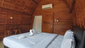 Comfort Bungalow, 1 Queen Bed, Balcony, Garden View