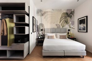 In-room safe, blackout curtains, soundproofing, free WiFi - At Forty-One Apt 03 (Rome)