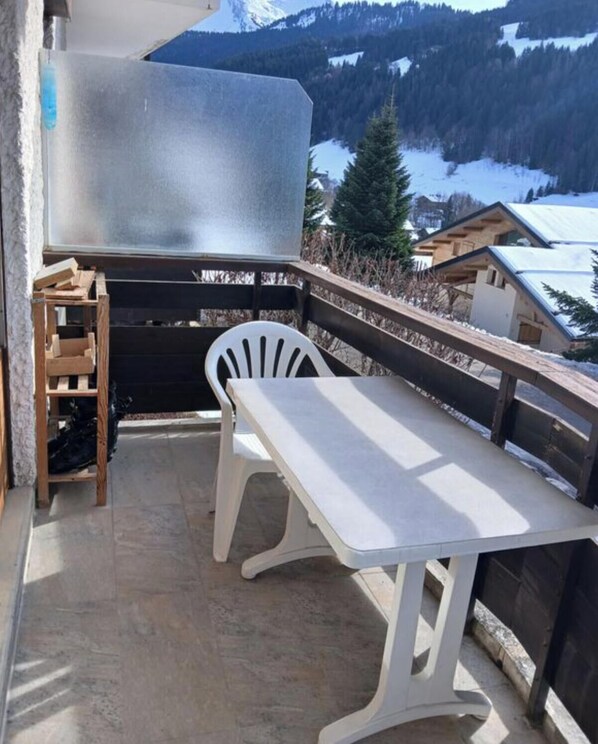 Outdoor dining - Cosy T2 with mountain view (Le Grand-Bornand)