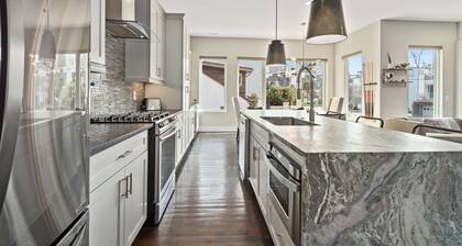 Modern Rooftop Oasis, Gym, EV Charger with Skyline Views in Uptown Charlotte