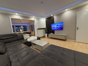 Living area - Rheinperle Wesel Central 90m².with 2 bedrooms.4 beds and large sofa bed (Wesel)