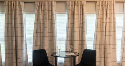 Cozy 1-bedroom apartment in tranquil Huntington with AC