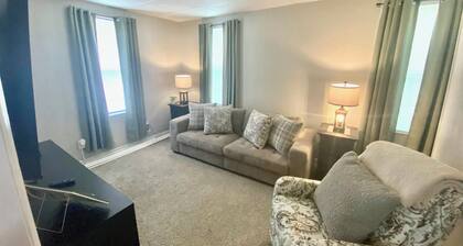 Cozy 1-bedroom apartment in tranquil Huntington with AC