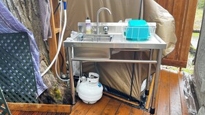 Interior - Lovely, fully equipped campground in Sequim perfect for outdoor adventures. (Sequim)