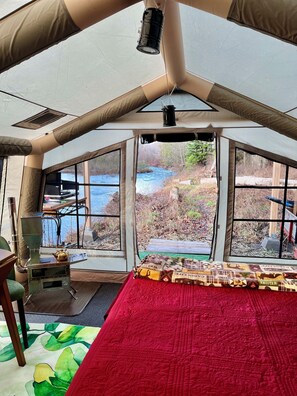 Room - Lovely, fully equipped campground in Sequim perfect for outdoor adventures. (Sequim)