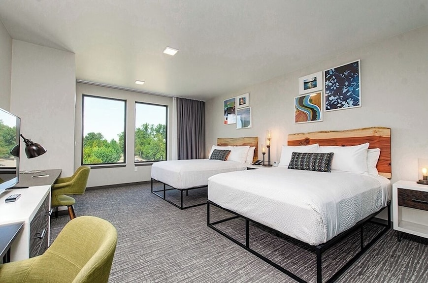 Modern & Stylish Room Near Downtown Independence Walk To Shops & Parks - Dallas, OR