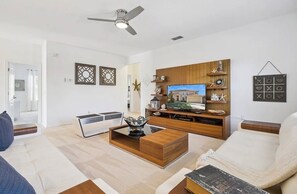 Living area - Luxurious 5 bed Solterra Oasis close to Disney World (Davenport)