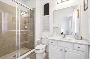 Bathroom - Luxurious 5 bed Solterra Oasis close to Disney World (Davenport)