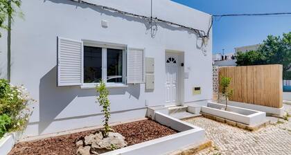 Elegant Garden Villa Near Ria Formosa