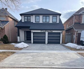 Exterior - Modern, Spacious Basement Apartment - Legacy Neighbourhood - 2 Minutes from 407! (Markham)