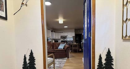 Whistle Stop - Near airport and downtown!