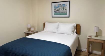 Whistle Stop - Near airport and downtown!