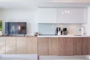 Departamento de lujo, balcón, vista al lago | Cocina privada