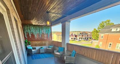 Entire Bldg w/6 Bedrooms across 4 Separate Apts - Group/Corporate Stay Downtown