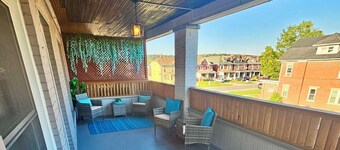 Entire Bldg w/6 Bedrooms across 4 Separate Apts - Group/Corporate Stay Downtown