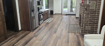 Leos Place is a hidden treasure located close to Lake Rathbun. Sleeps 10