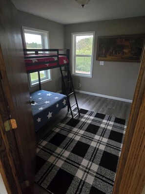 Bed sheets - Leos Place is a hidden treasure located close to Lake Rathbun. Sleeps 10 (Promise City)
