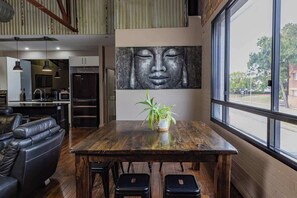 Dining - Newcastle Modern CBD Apartment | Central and Stylish (Newcastle West)