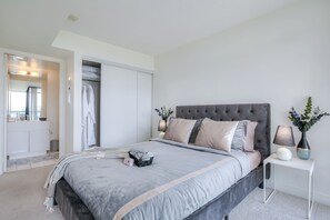 Superior Suite, Balcony, City View - Platinum Urban Stay (Toronto)