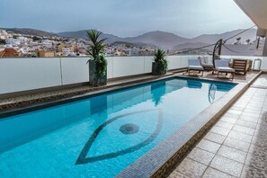 Seasonal outdoor pool - Limani Lux Apartments (Karpathos)