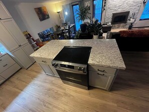 Interior - Delightful 2-bedroom condo close to airport in Anchorage (Anchorage)