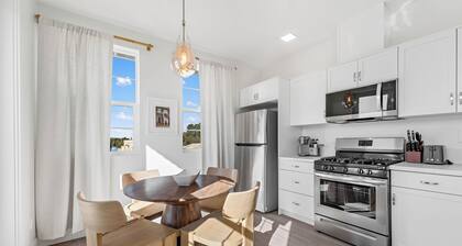 Wine Country Getaway - Cozy Private Apartment 205