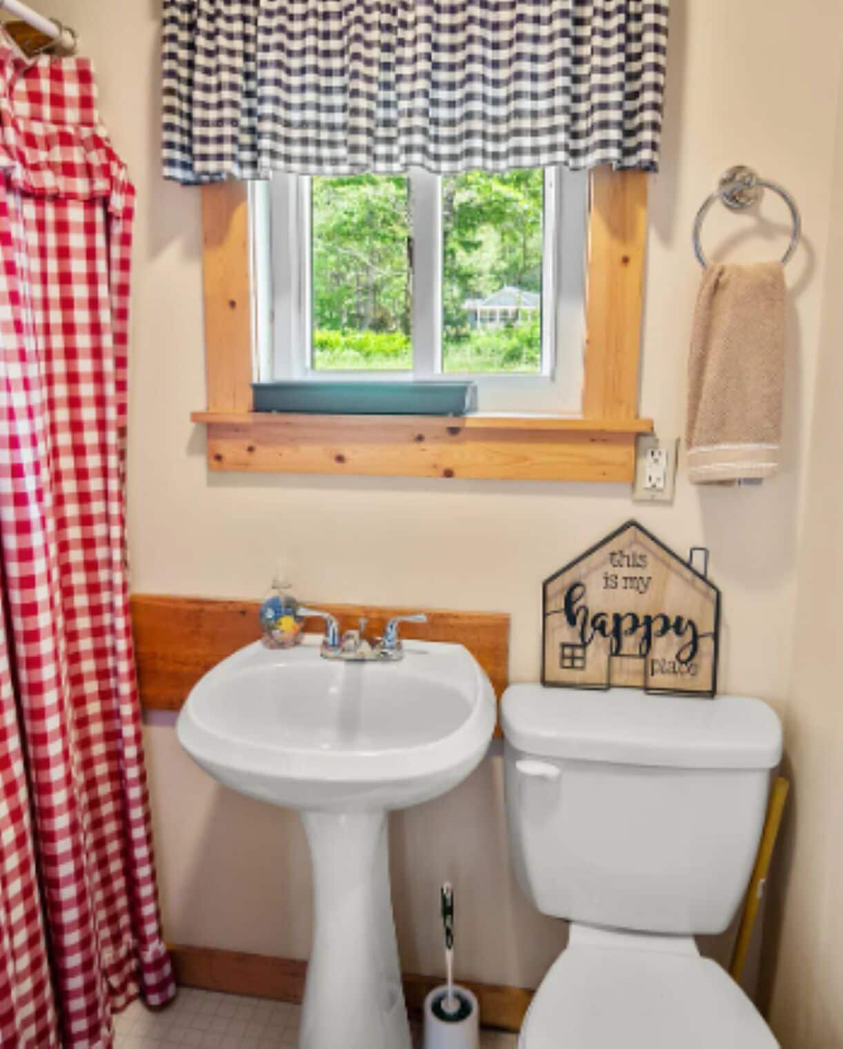 Shower, towels, soap, toilet paper