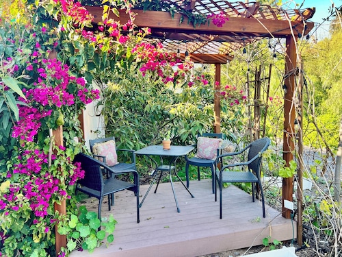 Superb 2-bedroom cottage with AC in charming La Mesa / Mt Helix with views