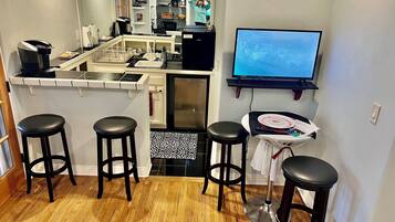 Coffee/tea maker, fridge, microwave, electric kettle