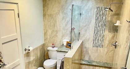 Superb 2-bedroom cottage with AC in charming La Mesa / Mt Helix with views