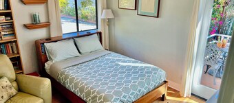 Superb 2-bedroom cottage with AC in charming La Mesa / Mt Helix with views