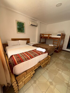 Familien-Vierbettzimmer