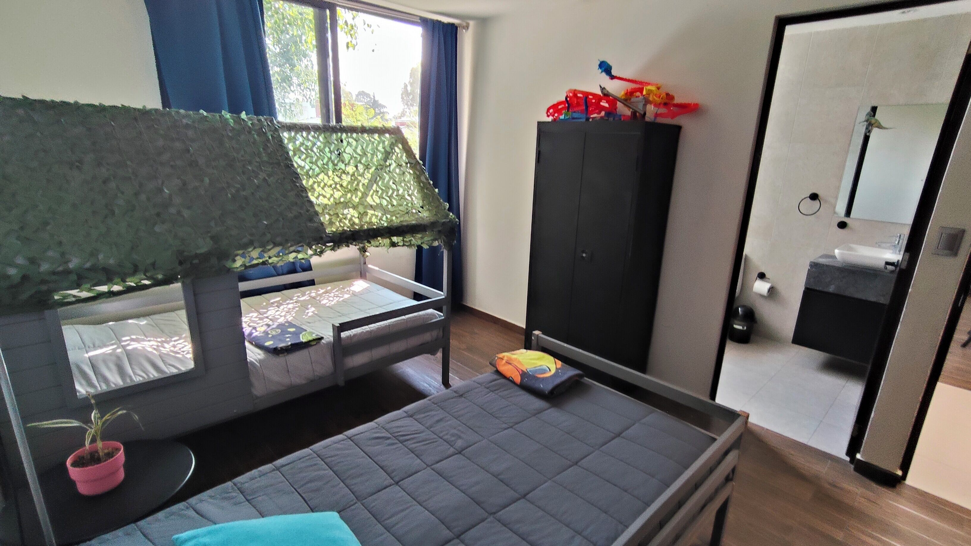 3 bedrooms, free WiFi, bed sheets, wheelchair access