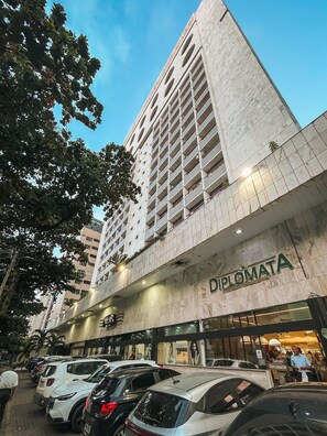 Apartment | Exterior - Flat com piscina a 50m da praia (Recife)