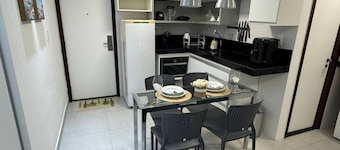 Flat com piscina a 50m da praia
