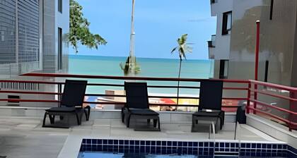 Flat com piscina a 50m da praia