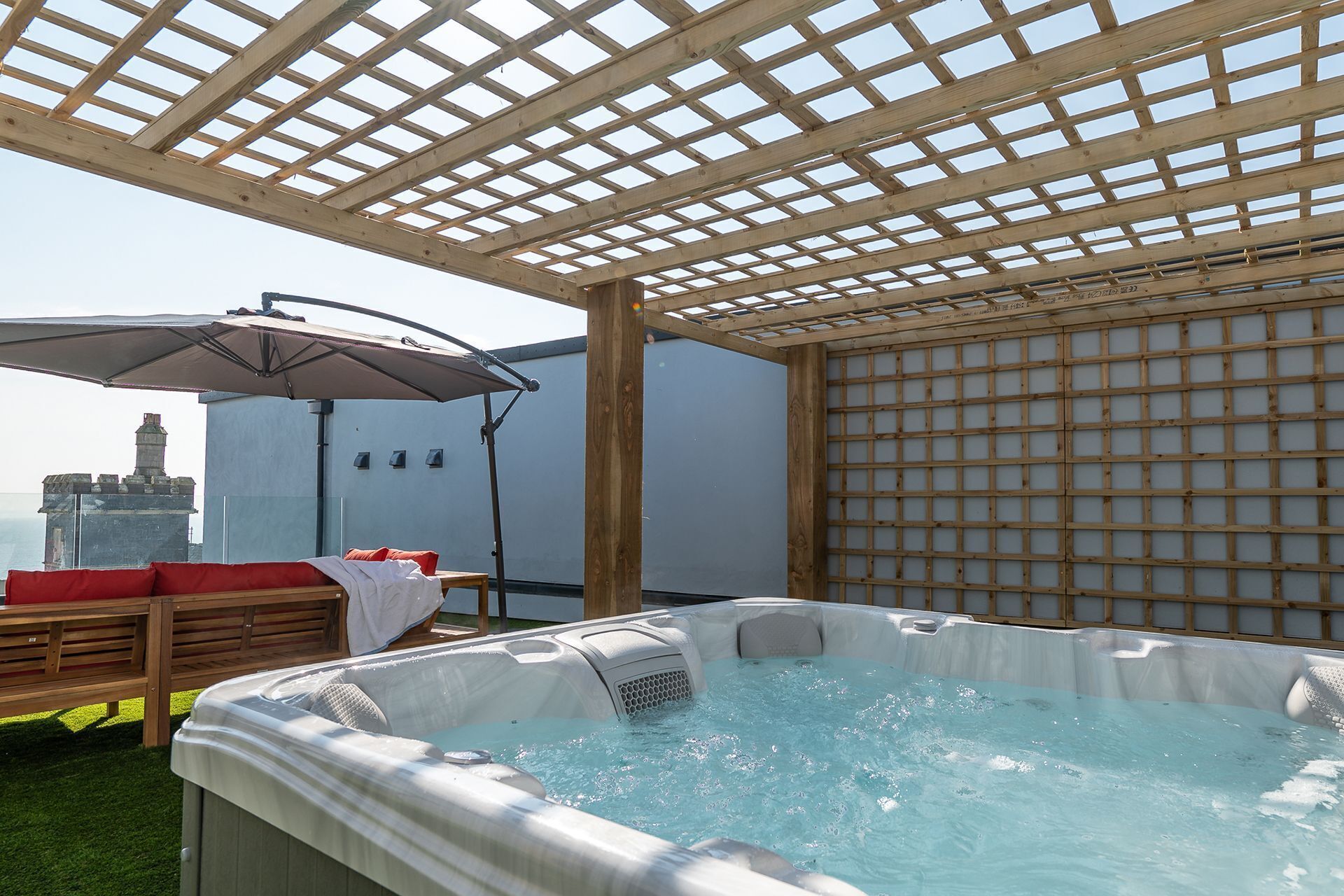 Outdoor spa tub