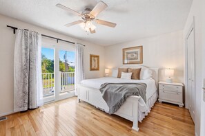 Room - Peaceful end-unit townhome in Miramar Beach (Miramar Beach)