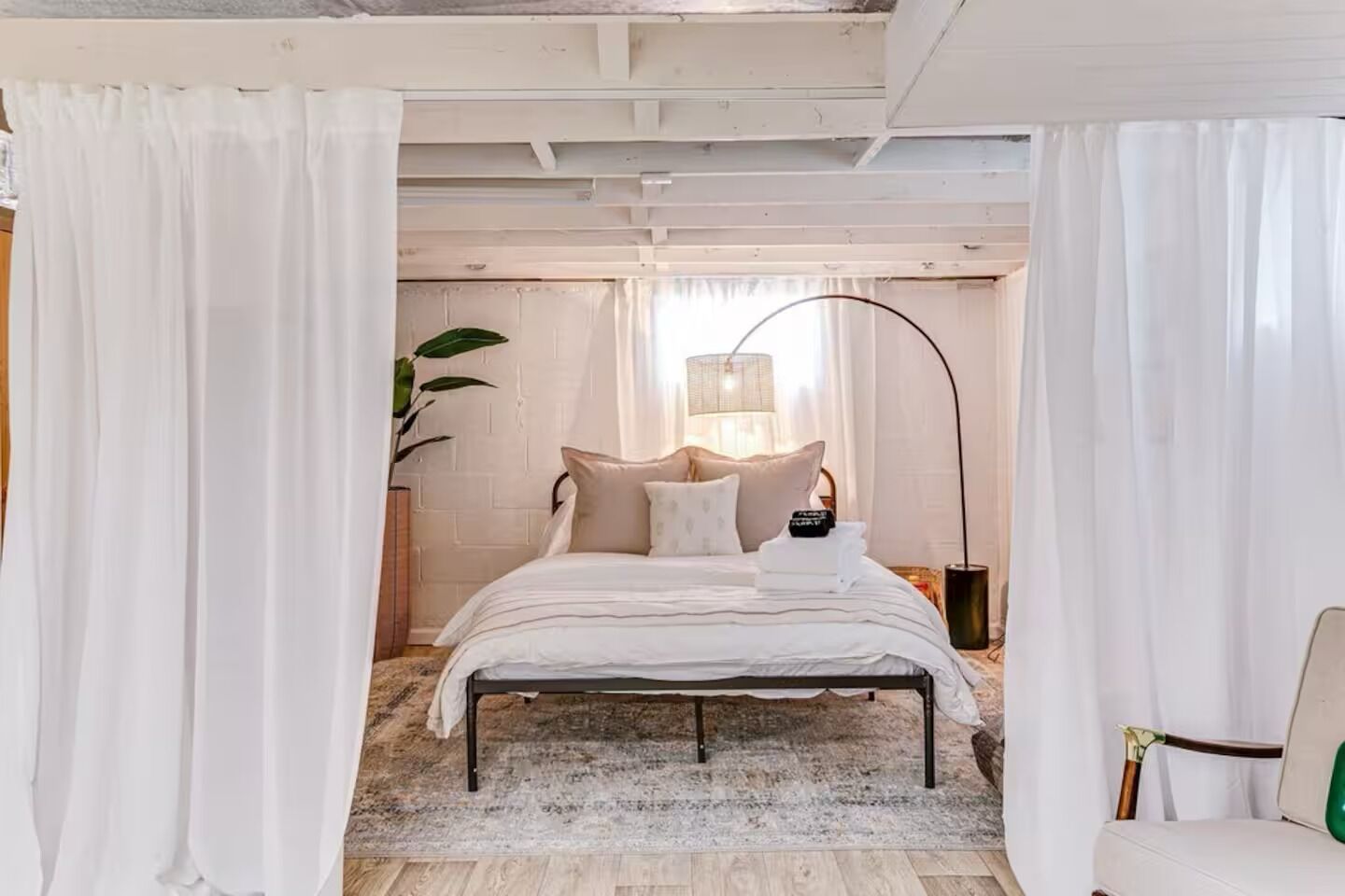 3 bedrooms, iron/ironing board, WiFi, bed sheets