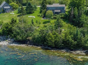 Exterior - Designer Waterfront Newly Renovated Cottage "ROXABOXEN" (Tremont)