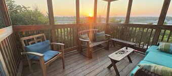Fabulous Oceanside 4-BR Cottage in Peaceful Cove perfect for relaxing getaway