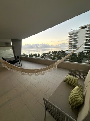 Property grounds - Luxury 2‑Bedroom Beachfront Resort-style condo with Stunning Pacific Ocean Views (Cancún)