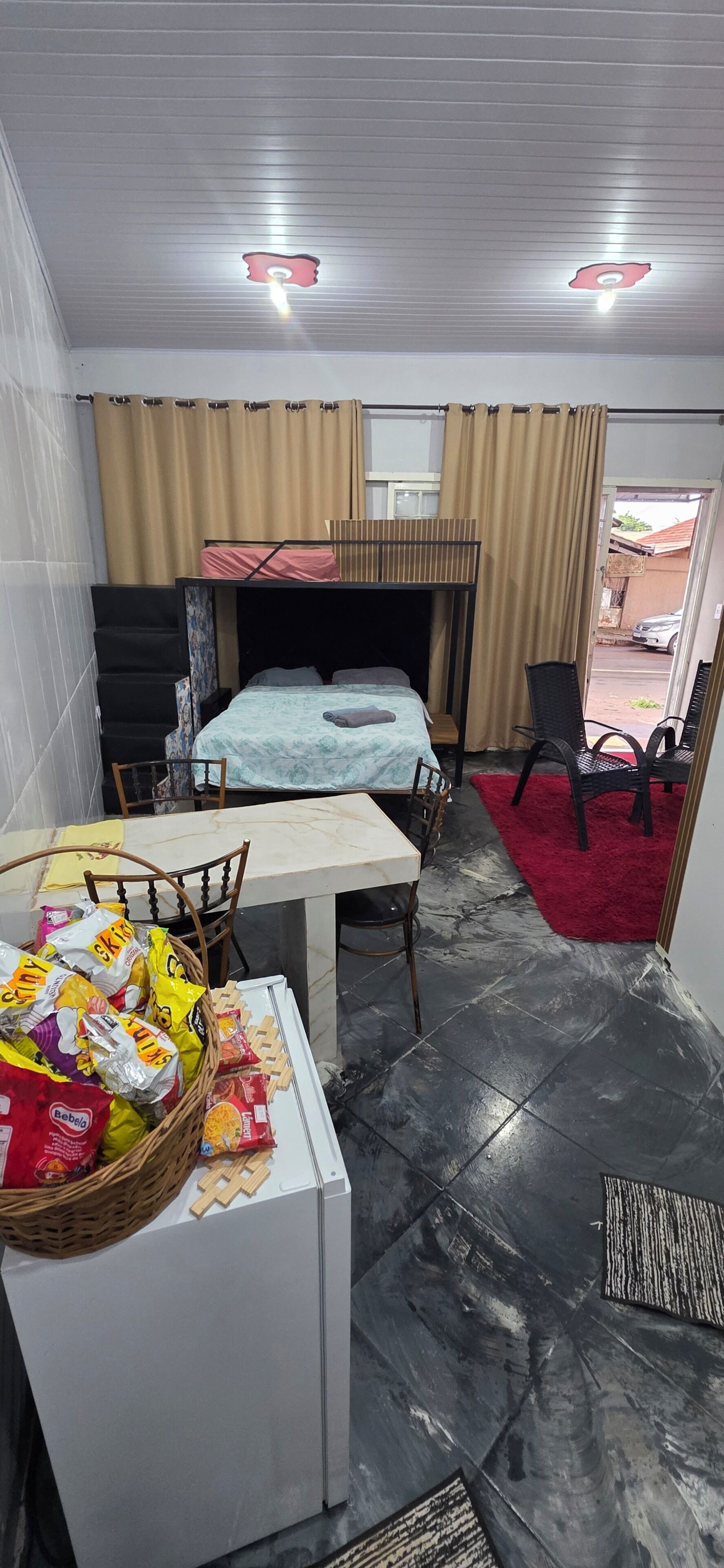 1 dormitorio, tabla de planchar con plancha, wifi y ropa de cama
