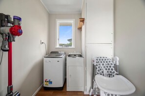Interior - Red Door 56 - Ride to the Redwoods, Te Puia & Secret Spot (Rotorua)